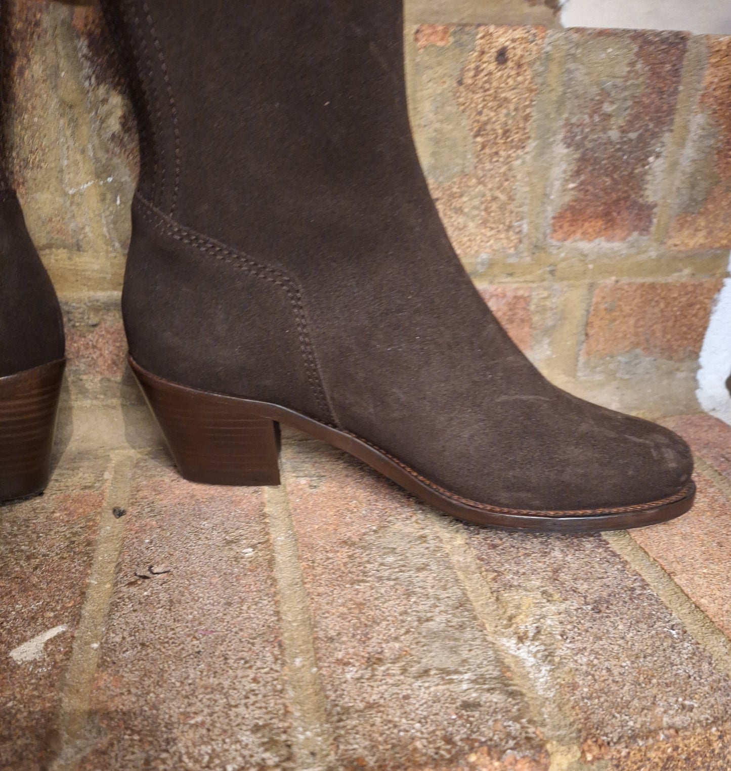 Fairfax & Favor "Regina" knee high suede heeled boots -Chocolate-5
