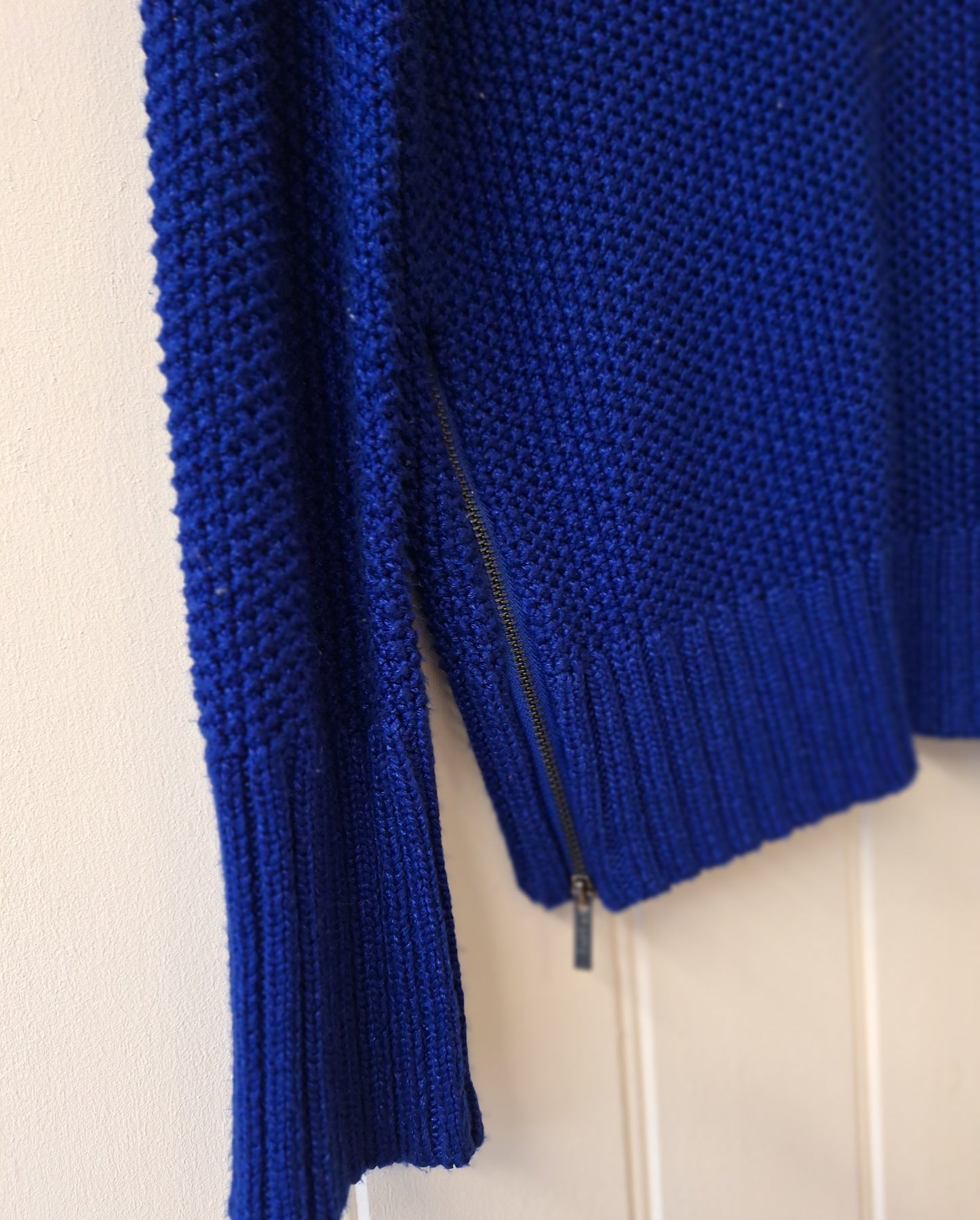 Calvin Klein cobalt ribbed knit L