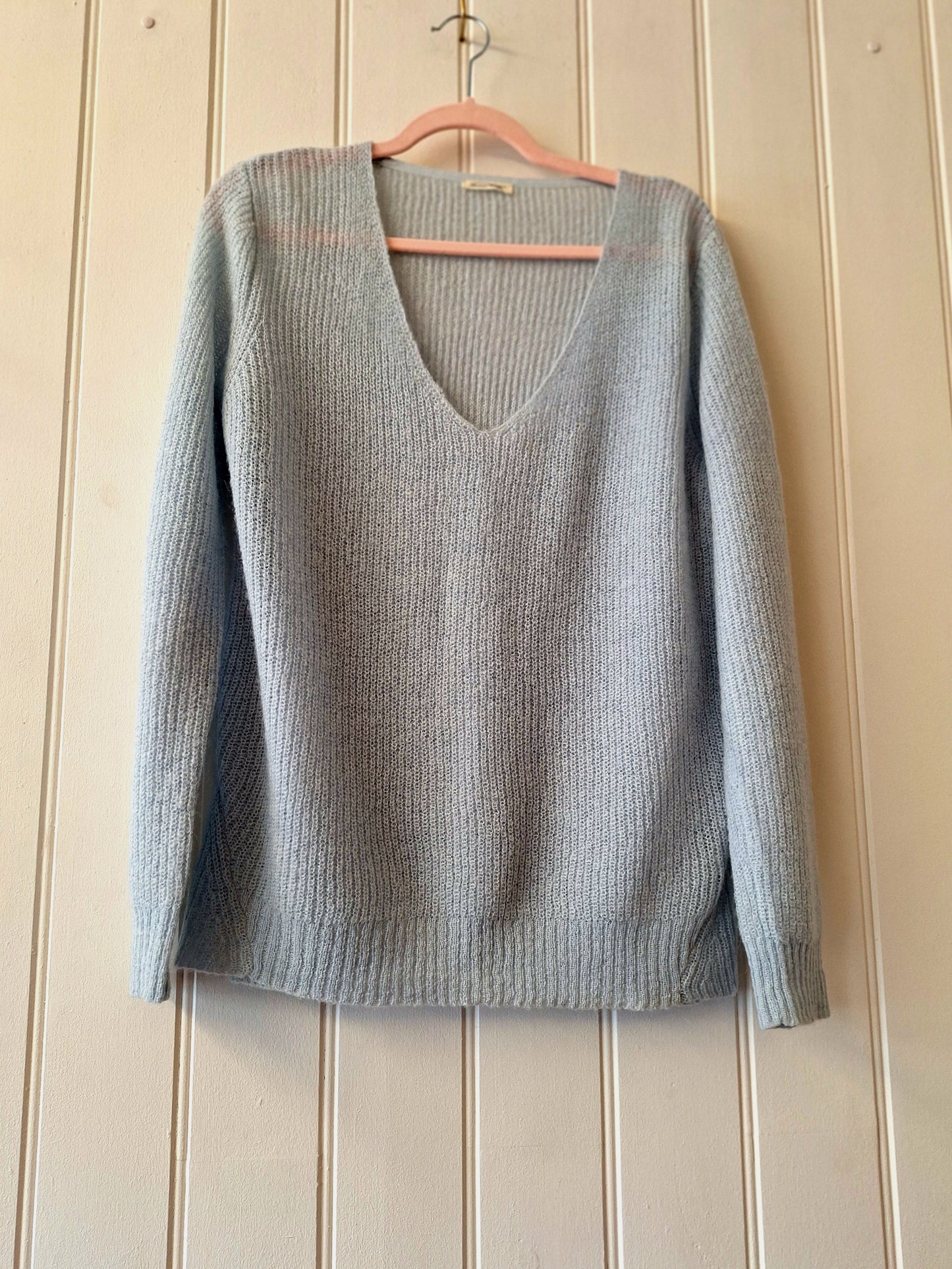 American Vintage pale blue V neck knit L